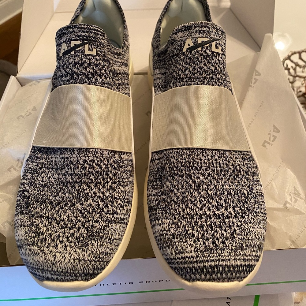 APL techloom women’s sneakers